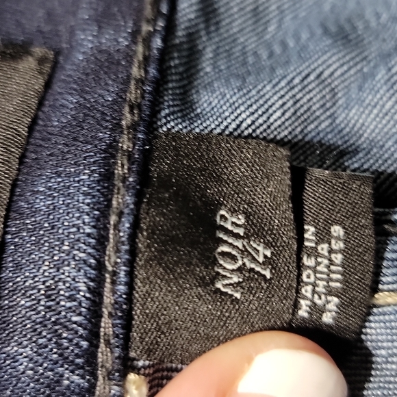 WHBM Dark Blue Crop Jeans w/Rhinestones on Back Pockets Women's Size 14 - Picture 4 of 15